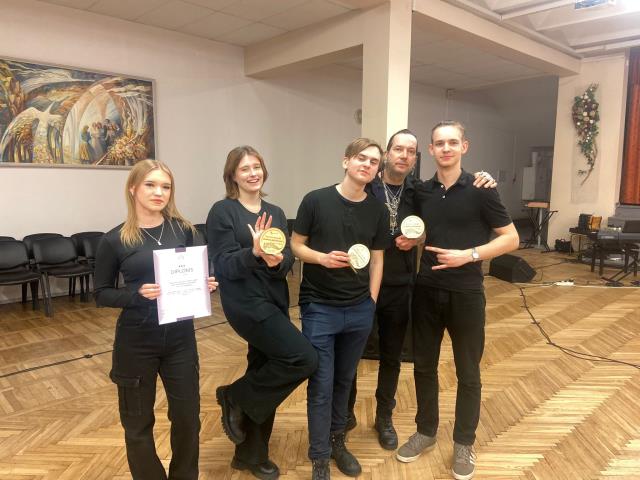 Kolektīvs 2024. gadā
